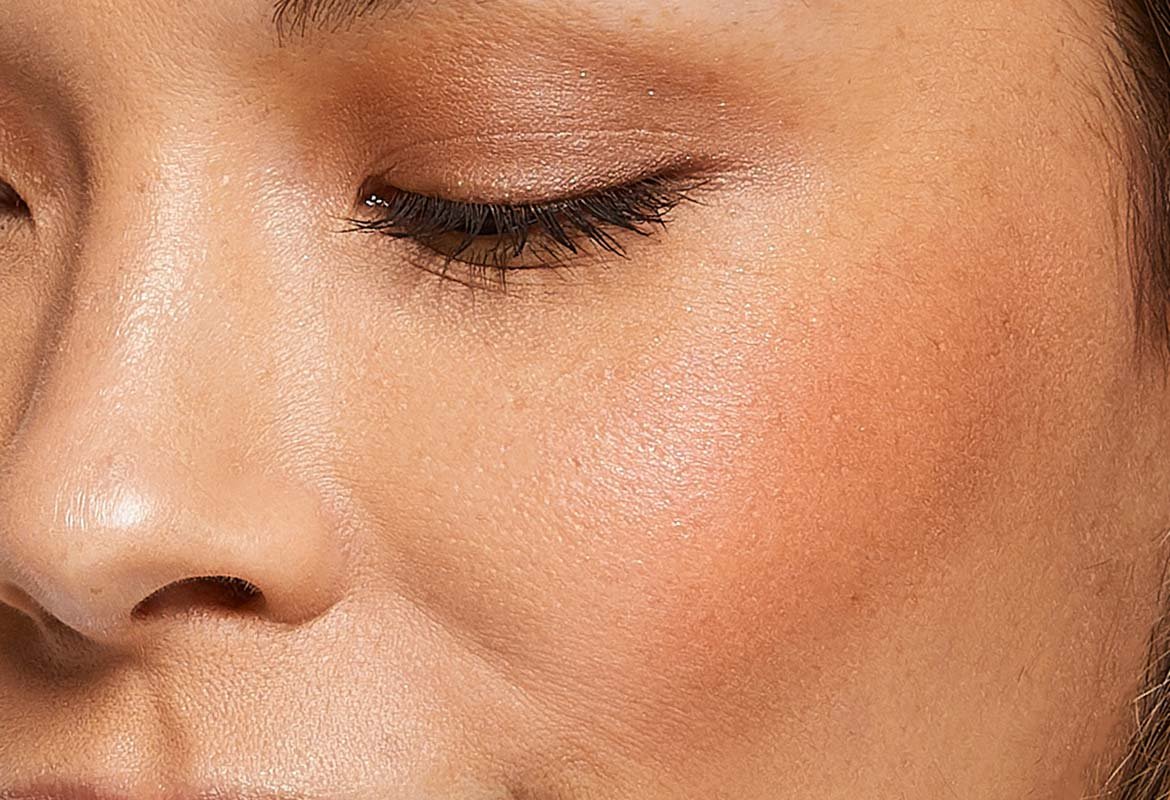 Puedes usar los polvos bronceadores Glam Bronze La Terra de L’Oréal Paris como colorete y sombra en tu maquillaje de verano.